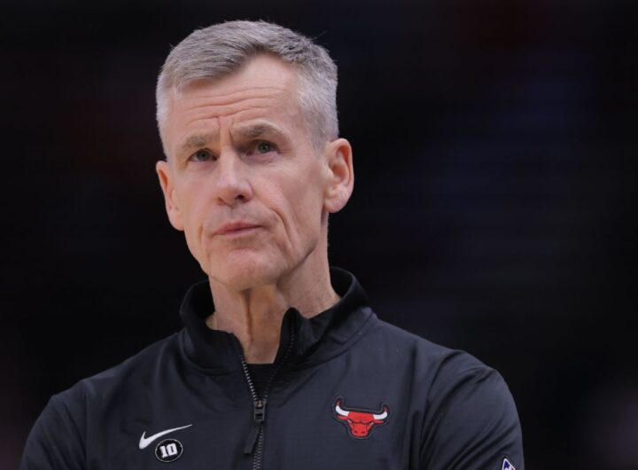Bulls' Reinsdorf says next GM must be sold on Donovan as coach
