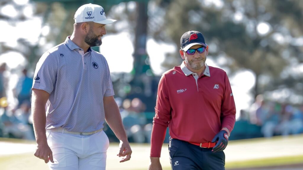 Frustrated Sergio Garcia breaks driver on No. 2 tee box